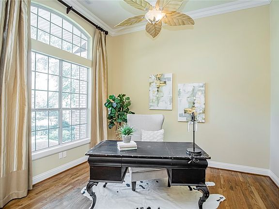 3rd image of 2922 S Wright Pl