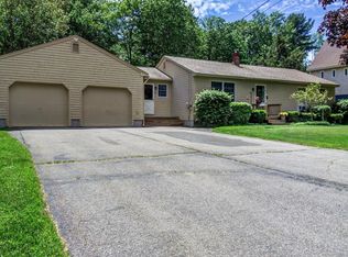 44 Ivanhoe Dr, Topsham, ME 04086