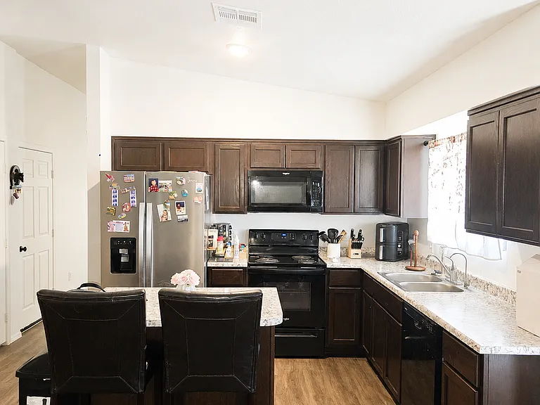 4710 S Cedar Ave — Photo 3