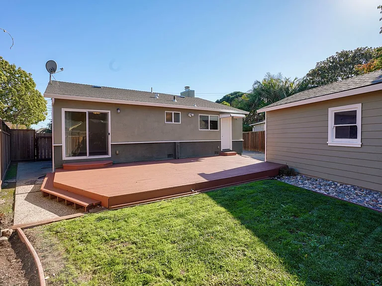 1621 Huron Ave — Photo 44