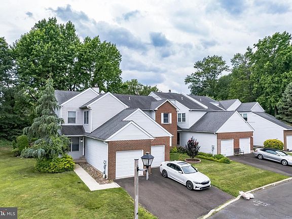 5th image of 546 Princeton Ct