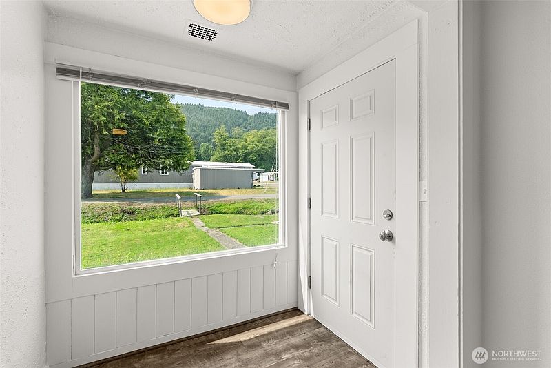 4th image of 903 Howard Street