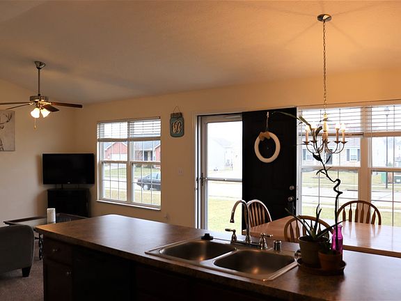 3rd image of 10371 Canberra Dr