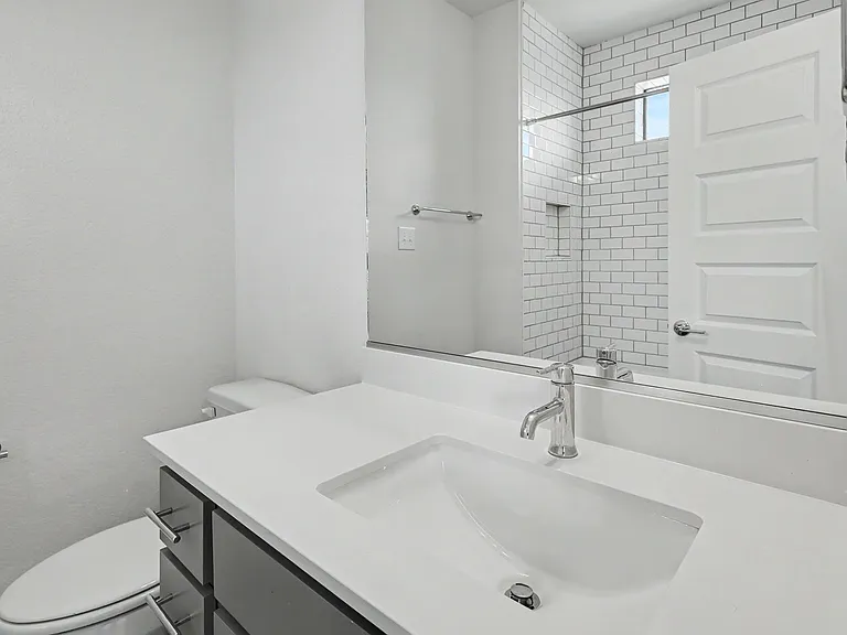 1606 N Hackberry St #102 — Photo 20