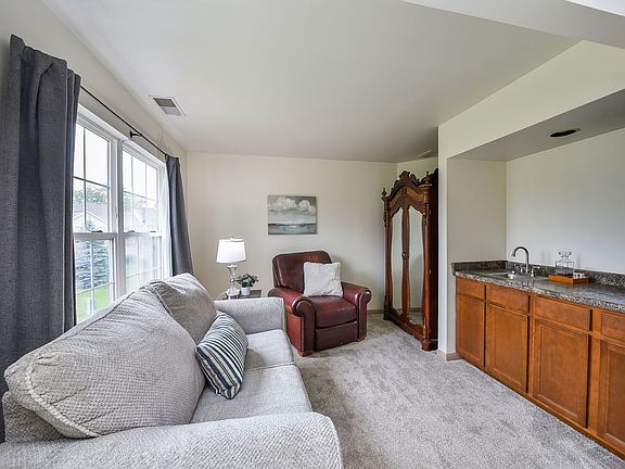 5th image of 120 Ione Dr Unit B