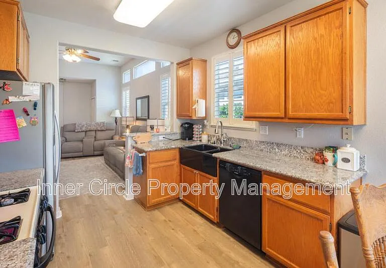 310 Upton Pyne Dr — Photo 10