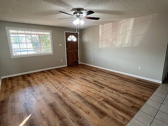 3rd image of 1712 W Voltaire Ave