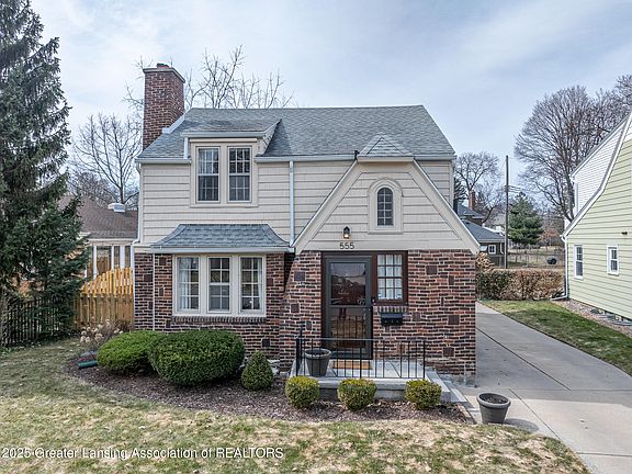2nd image of 555 Collingwood Dr