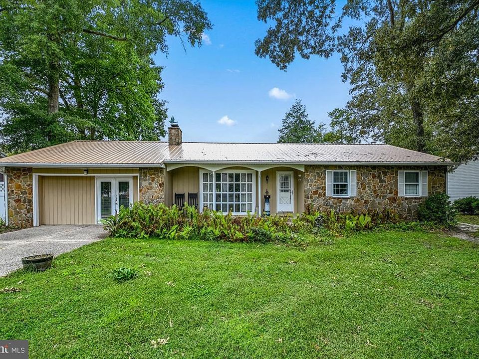 1st image of 115 River Bend Dr #15
