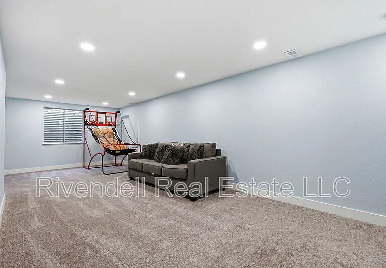 8007 S Datura St — Photo 16