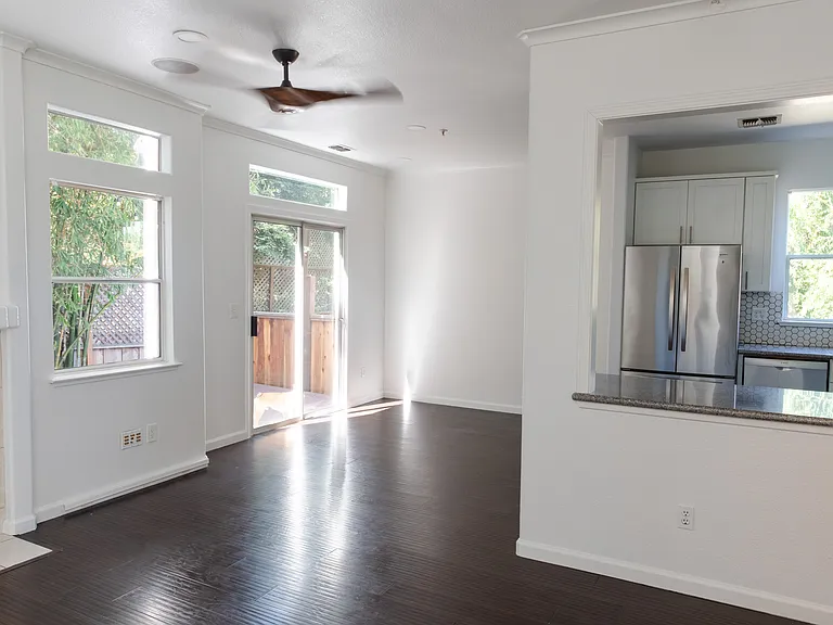 652 Charleston Ct — Photo 5