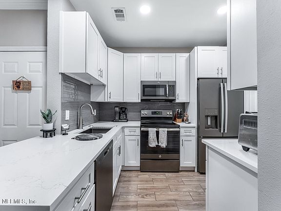 2nd image of 140 VERACRUZ Drive #626