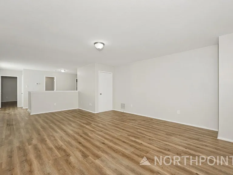 3075 Saint Nicholas Dr — Photo 6