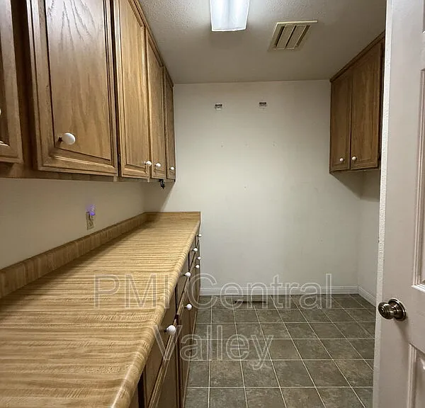 1725 Edgebrook Dr #C — Photo 12