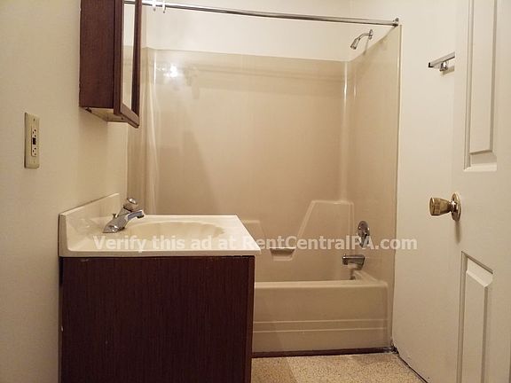 4th image of 2746B Booser Ave