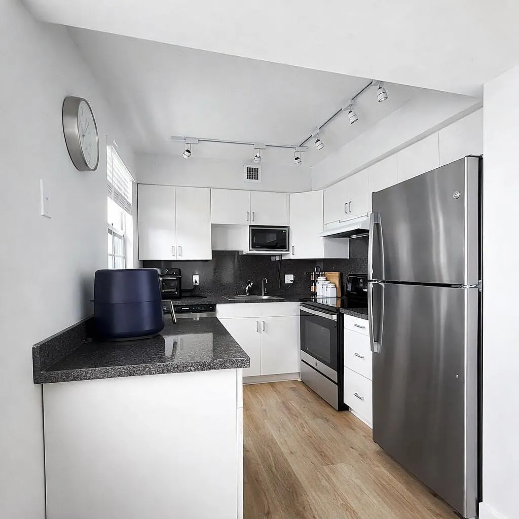 Building Photo - 124 Oakridge H #124
