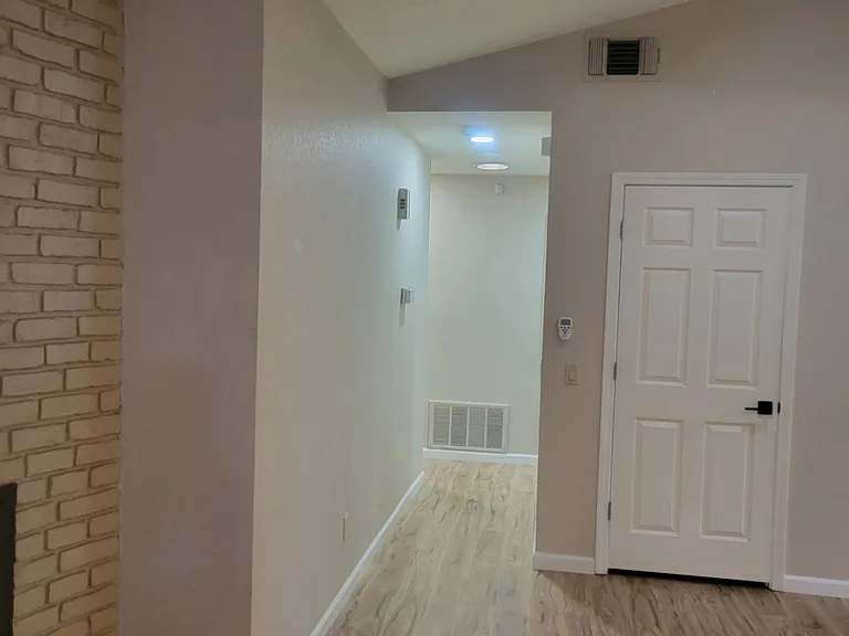 Hall to bedrooms