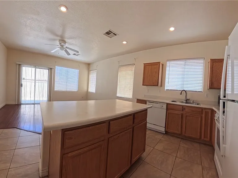 7776 Littondale St — Photo 17