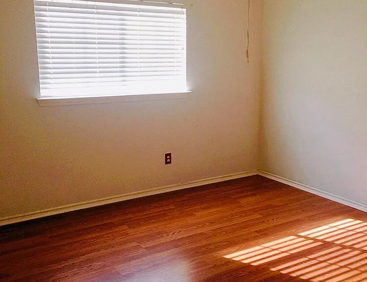 The 4th bedroom with a walk-in closet, too.