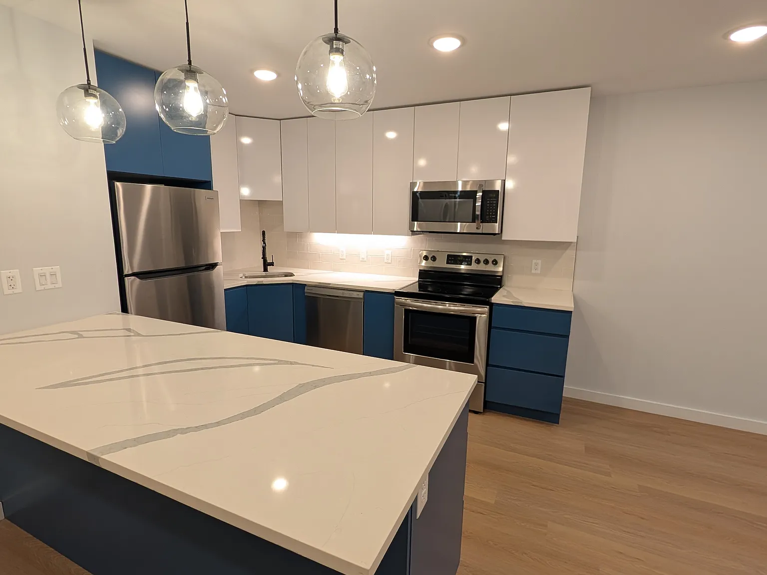 1 bed, $1,979 — Photo 3