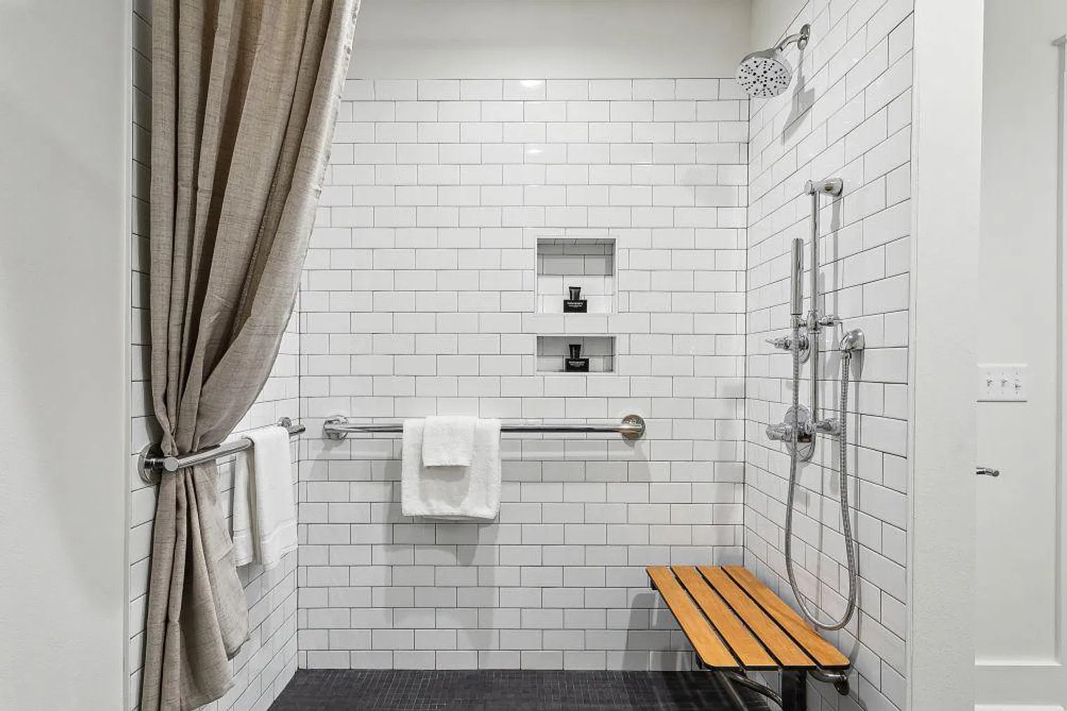 Studio, 1.0 bath, 430 sqft, $4,120 — Photo 4