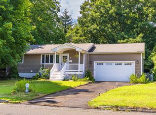 148 Old Stratfield Rd, Fairfield, CT 06825