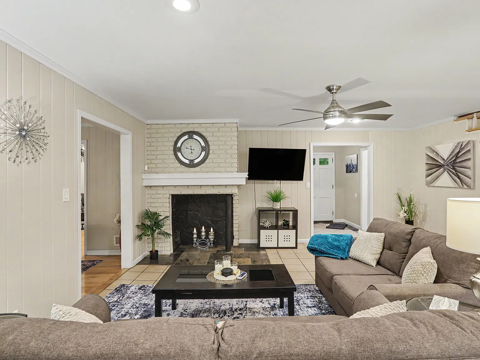 6 bed, 3.5 bath, 3638 sqft, $5,900 — Photo 4