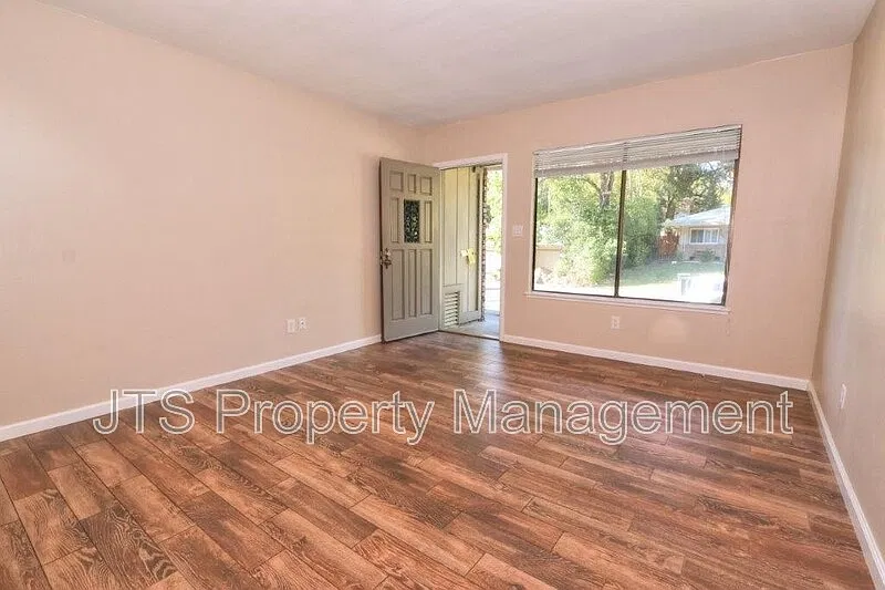 2 bed, 1.0 bath, 970 sqft, $2,095 — Photo 2