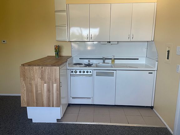 2nd image of 118 W Apricot Ave #2