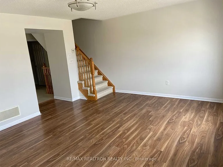 23 Sidford Rd S — Photo 2
