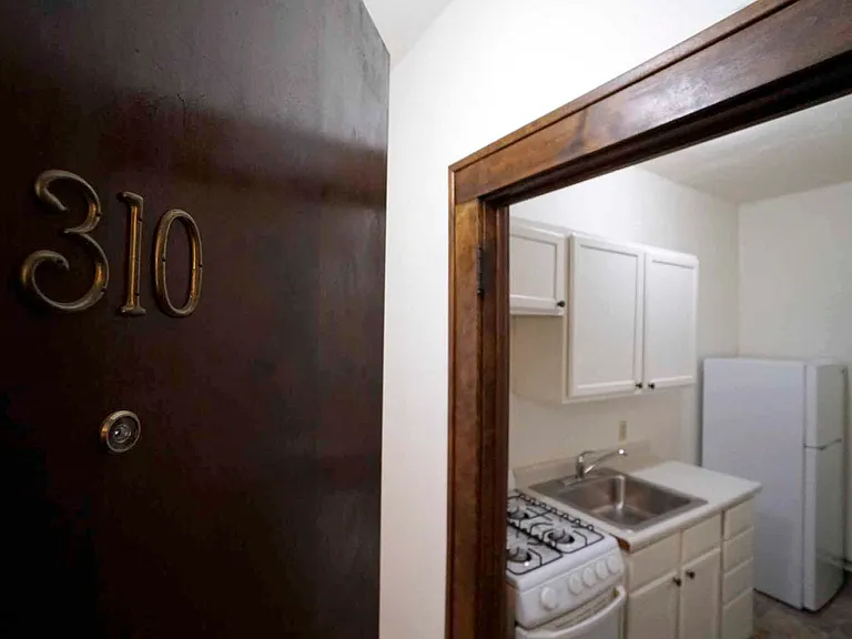 225 Place Apartments — Photo 52