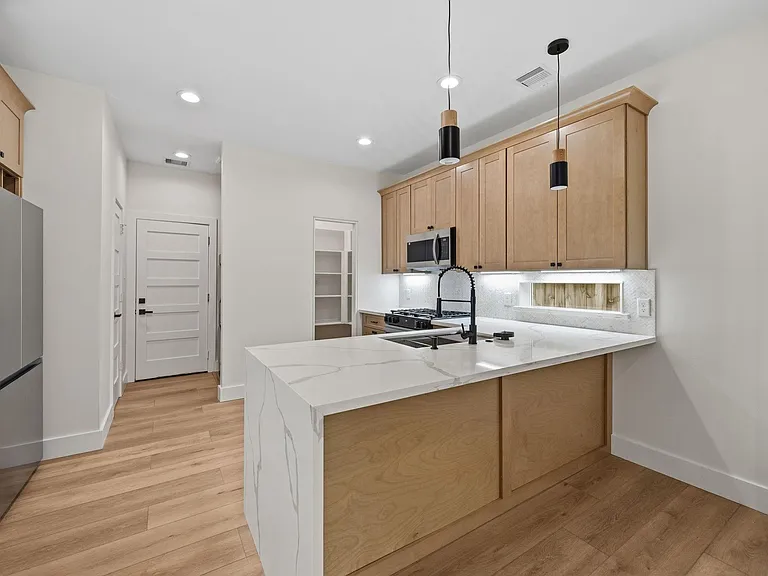 8023 Easter St — Photo 7