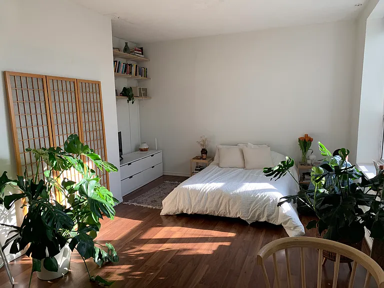 225 Gladstone Ave — Photo 124