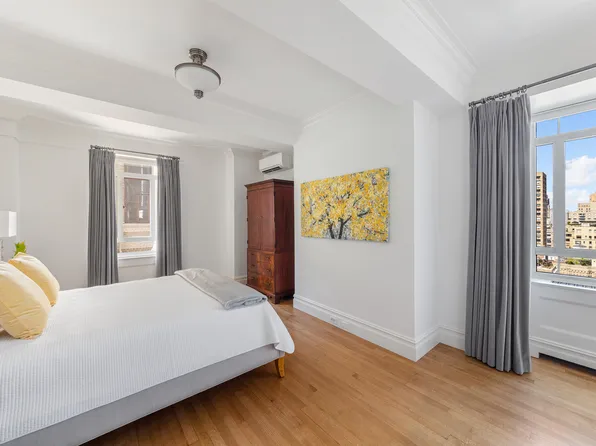 25 Central Park West image 9 of 14