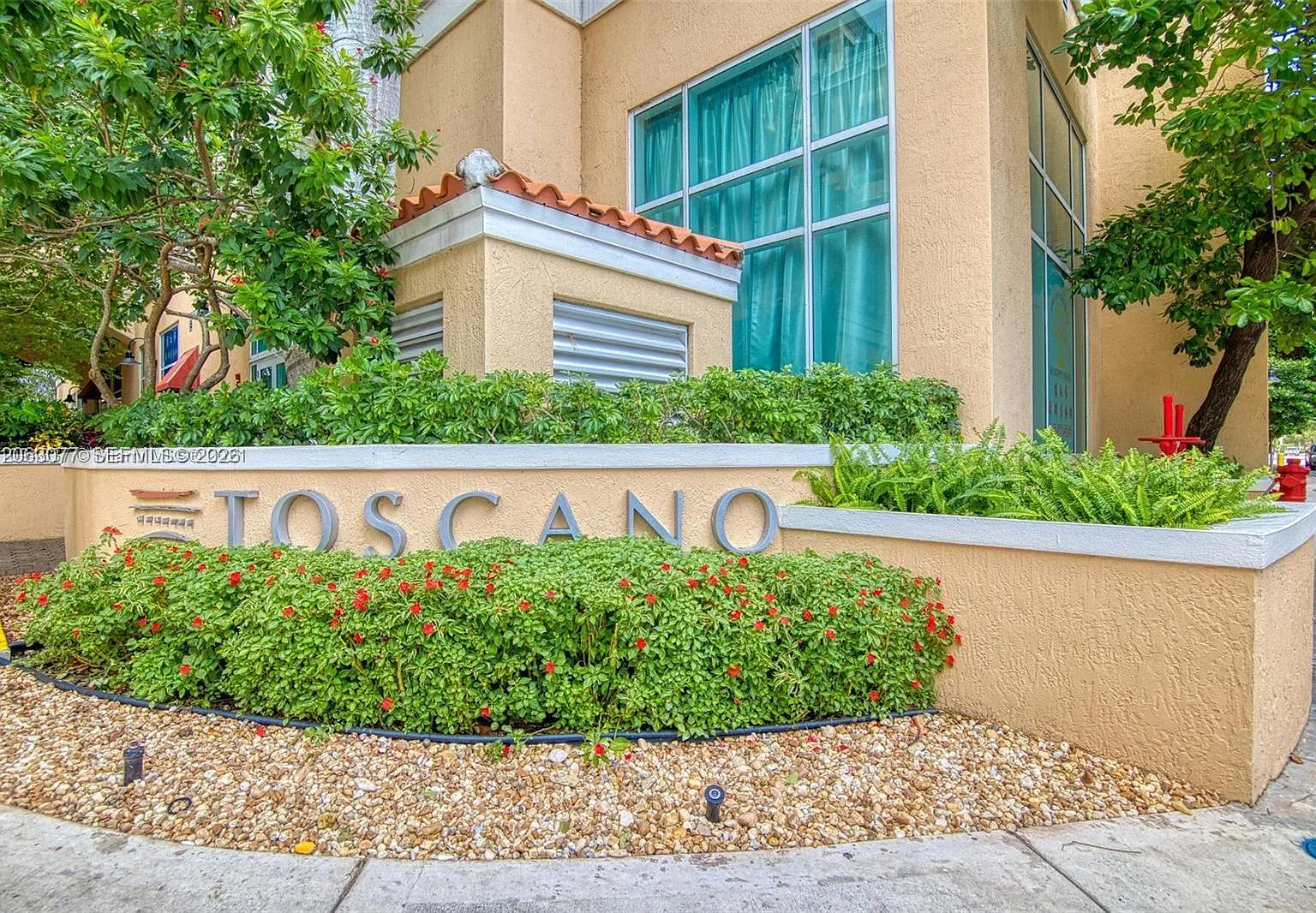 Toscano Condo — Photo 2