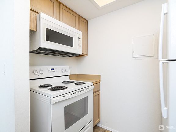 4th image of 14645 NE 34th St #C9