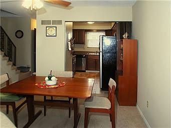 5th image of 8616 W 84th St