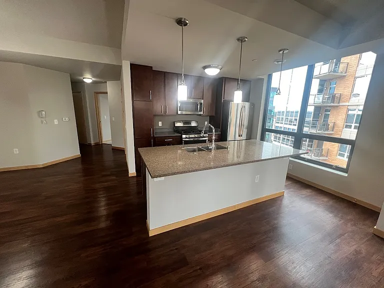 Venture Luxury High Rise — Photo 122