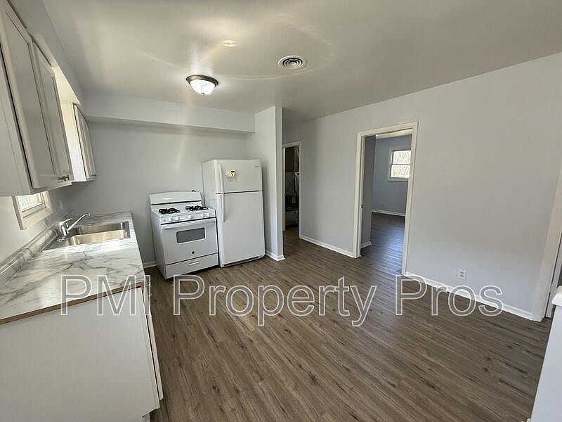 1st image of 2716A N Buffum St