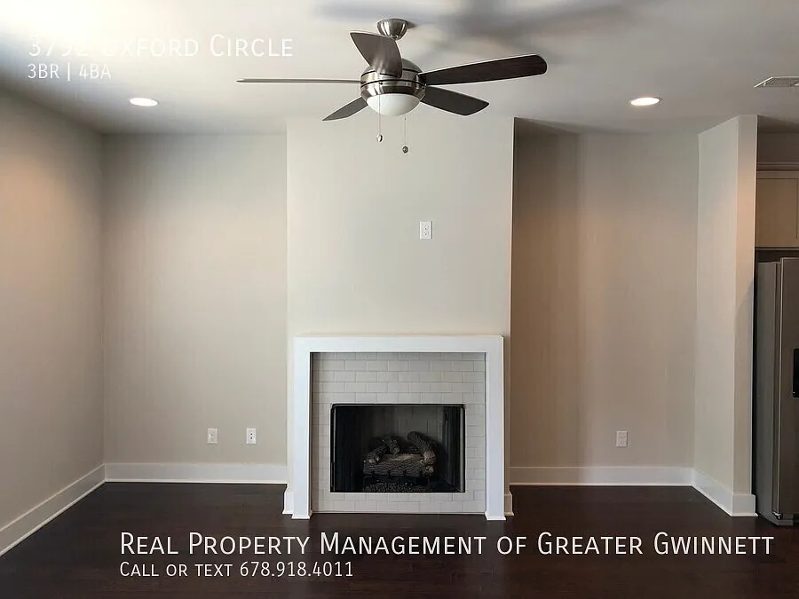 Elegant Town Home in a GREAT location — Photo 4