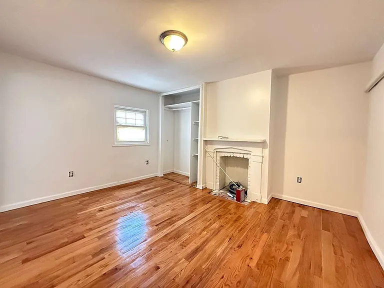 142 Autumn Ave #1 — Photo 6