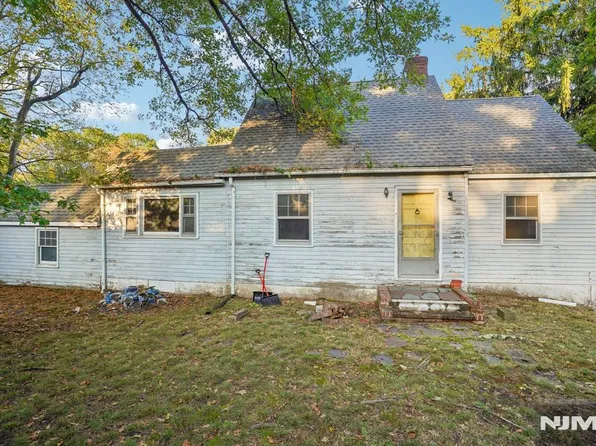 914 Washington Avenue, Ho-Ho-Kus, NJ 07423