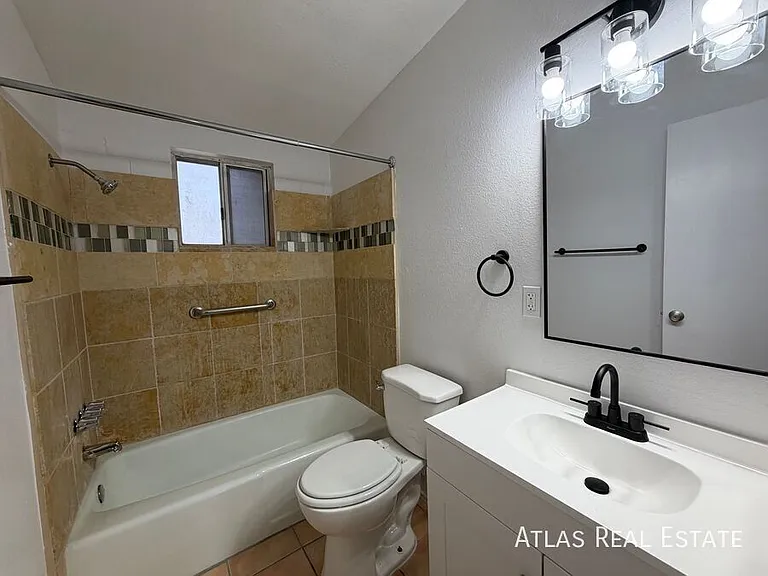 3247 N Sycamore Ave — Photo 14