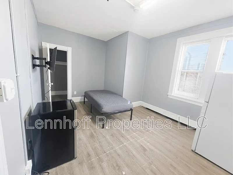 32 Lawrence Street — Photo 4