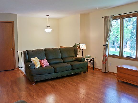 Another view of the living r