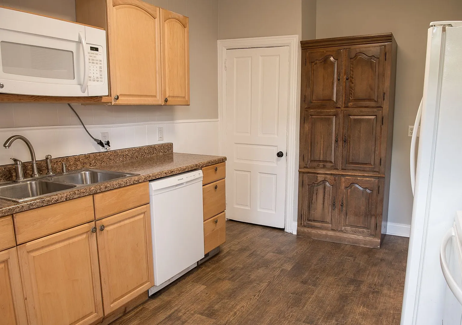 4 Bedroom on Muench — Photo 4
