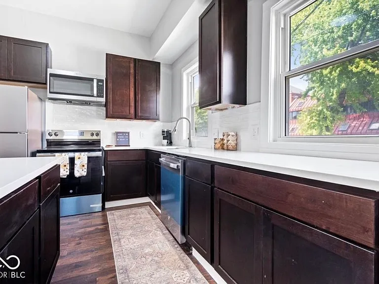 1302 Laurel St — Photo 16