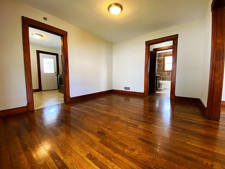 610 Sherwood Ave — Photo 8