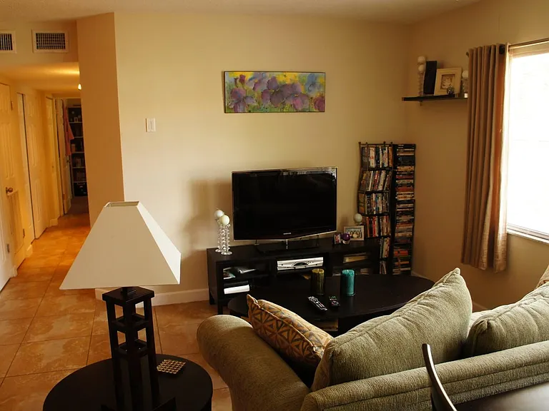 220 6th Ave N #6 — Photo 5
