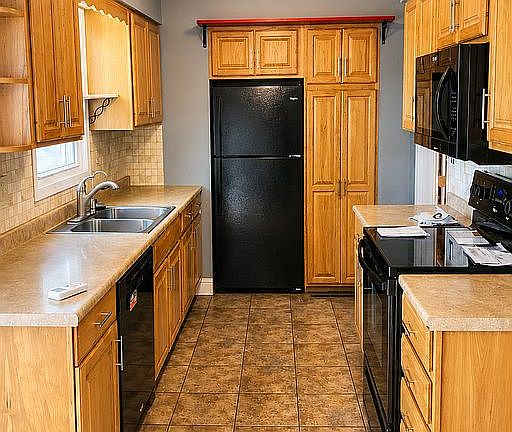 5th image of 3933 E 6th St